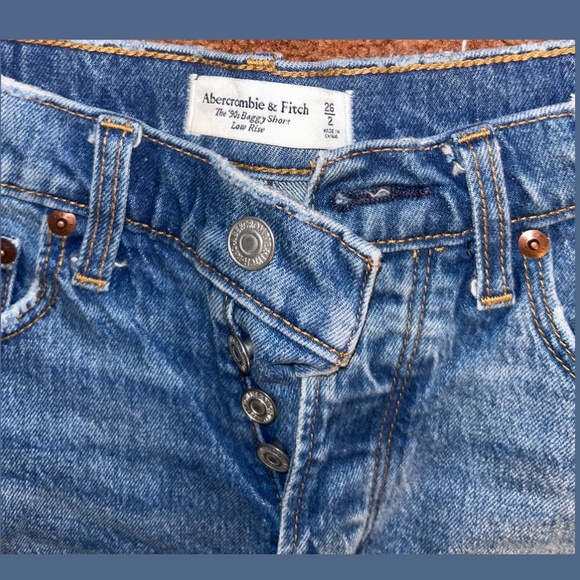 Abercrombie 90s baggy shorts low rise in medium wash SZ 26 - Picture 3 of 4